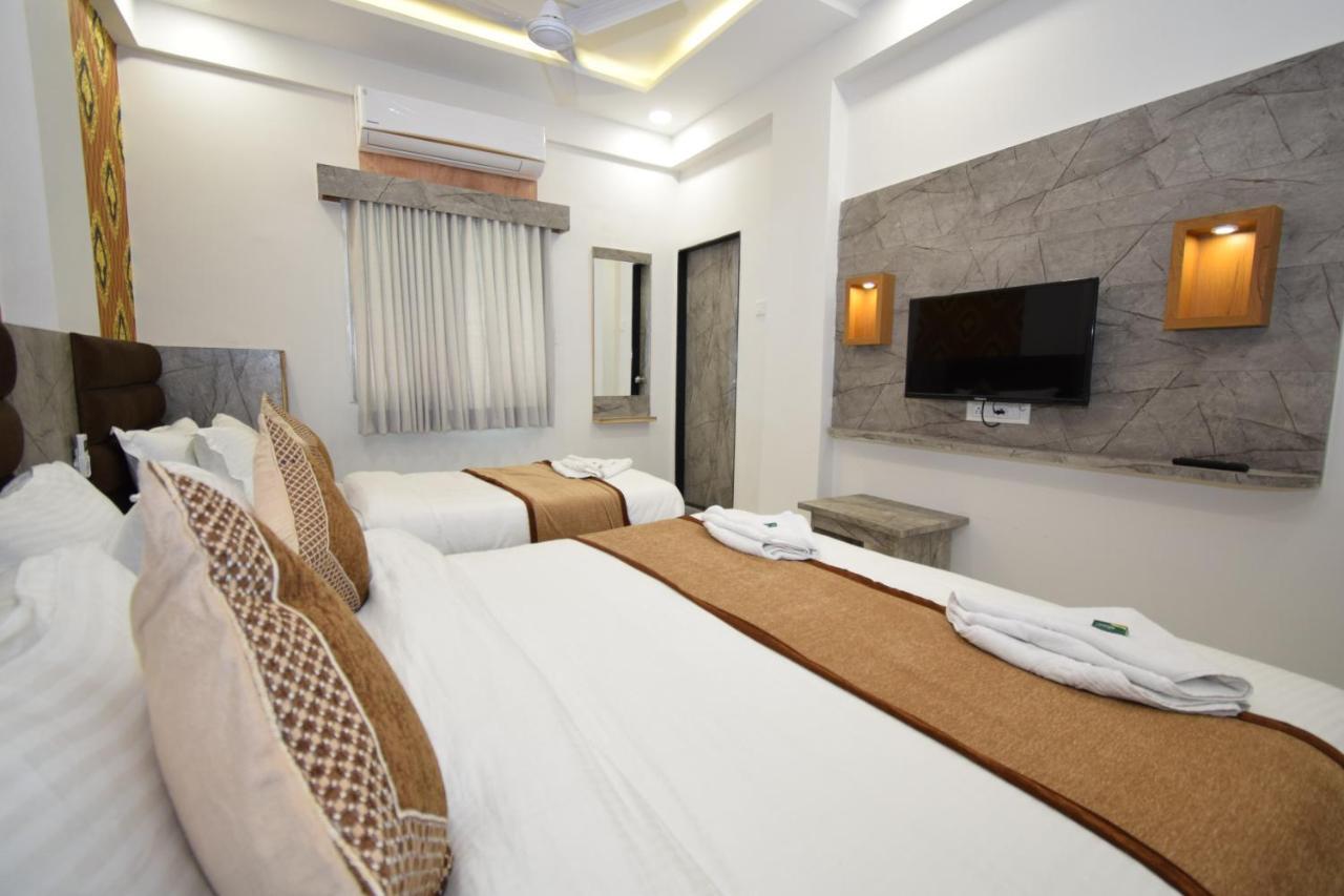 Hotel A1 Vastrapur Ахмедабад Экстерьер фото