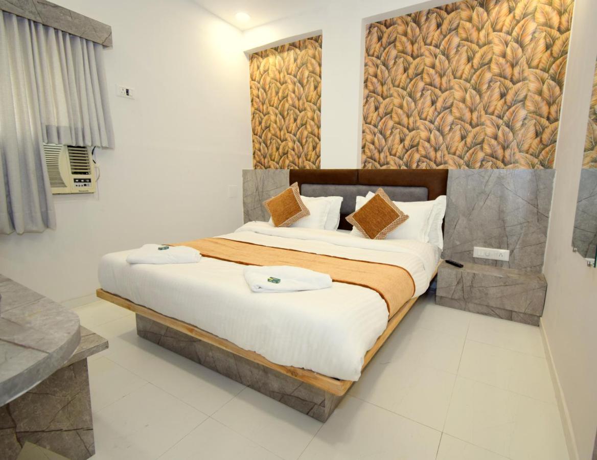 Hotel A1 Vastrapur Ахмедабад Экстерьер фото