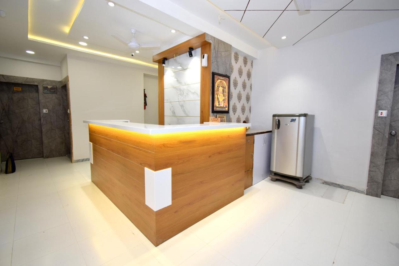Hotel A1 Vastrapur Ахмедабад Экстерьер фото