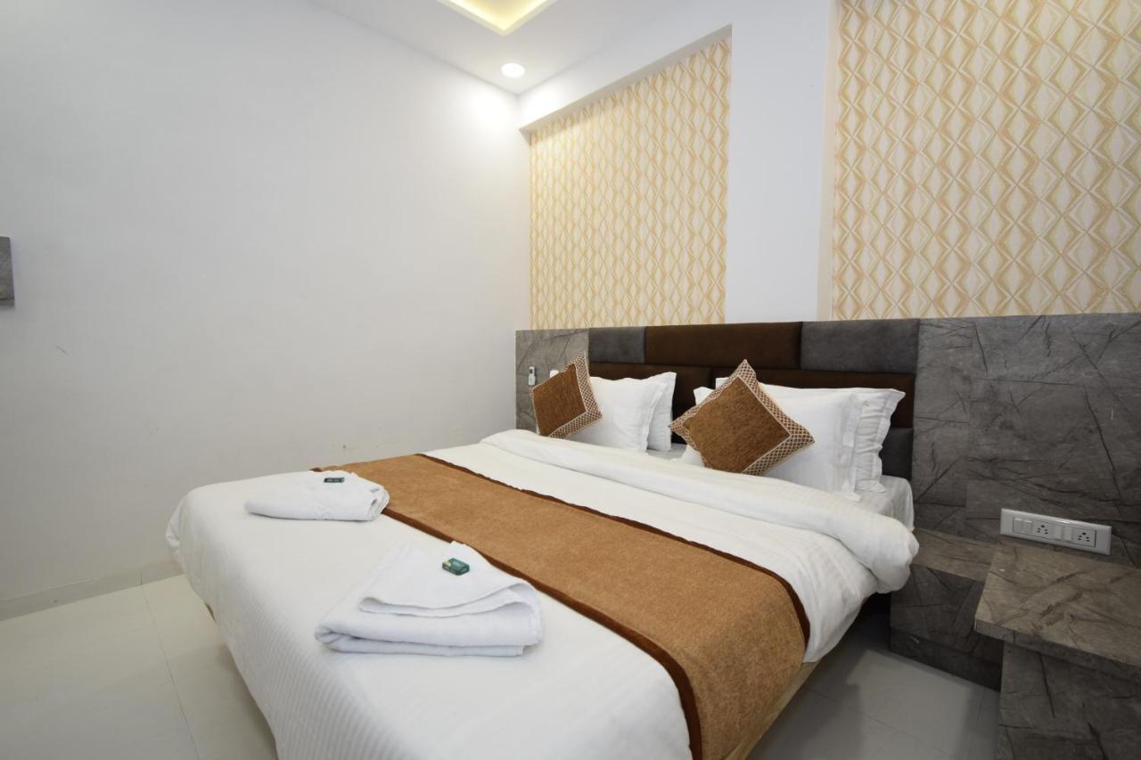 Hotel A1 Vastrapur Ахмедабад Экстерьер фото