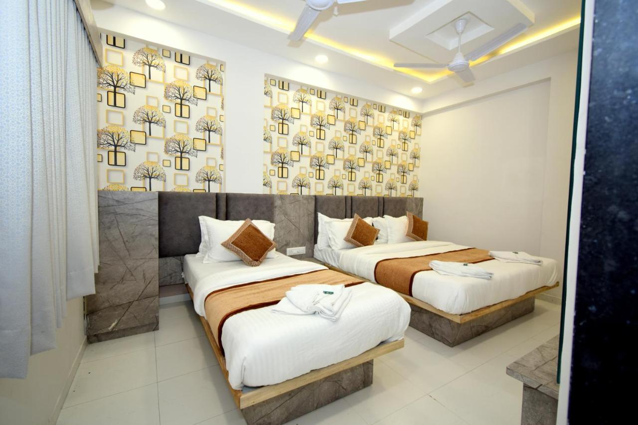 Hotel A1 Vastrapur Ахмедабад Экстерьер фото