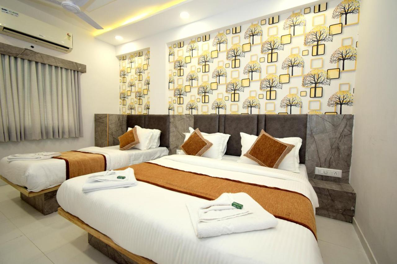 Hotel A1 Vastrapur Ахмедабад Экстерьер фото